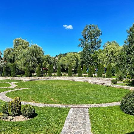 Хотел Диамант Доспат Екстериор снимка